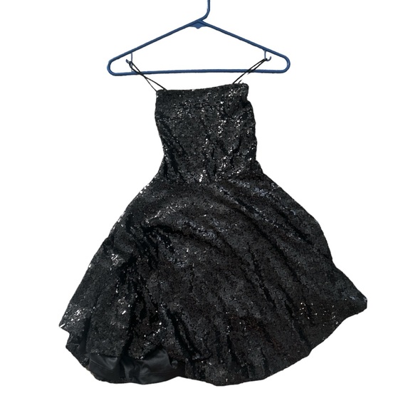 Windsor Black Sequin spaghetti Strappy Skater Party Mini Dress sz M Like New - Picture 15 of 17